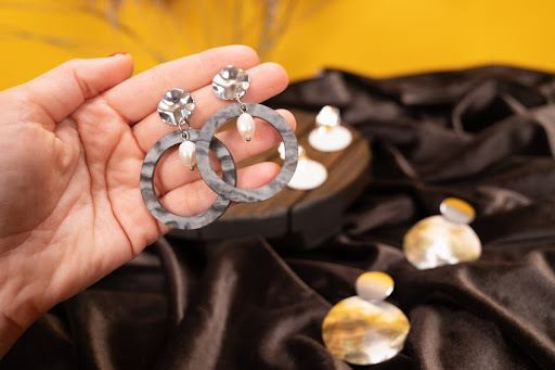What is enamel jewellery?