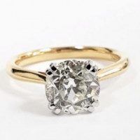 How_to_clean_a_diamond_engagement_ring_at_home_blog_header.png