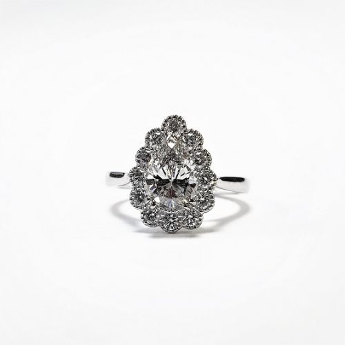 Cuttings Jewellers and Pawnbrokers, womens luxury silver ring with diamond oval setting and large diamond centre 