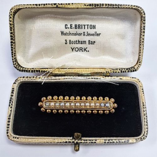 Cuttings Jewellers and Pawnbrokers stunning brooch in antique box