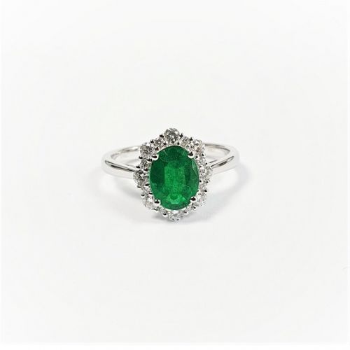Cuttings Jewellers and Pawnbrokers, womens luxury silver ring with oval diamond setting and emerald centre