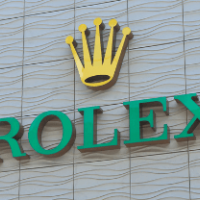 Cuttings-Rolex-Logo-On-Side-Of-Building.png