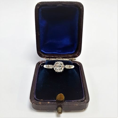 Cuttings Jewellers and Pawnbrokers, womens luxury silver engagement ring with diamond stone and band in leather box